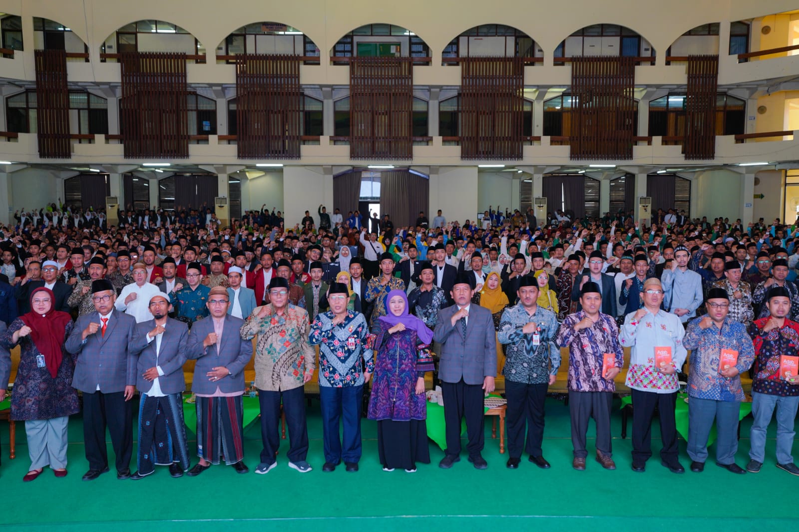 PENANDA TANGANAN MoU DAN STUDIUM GENERALE MAHASISWA BEASISWA LPPD BERSAMA GUBERNUR JAWA TIMUR